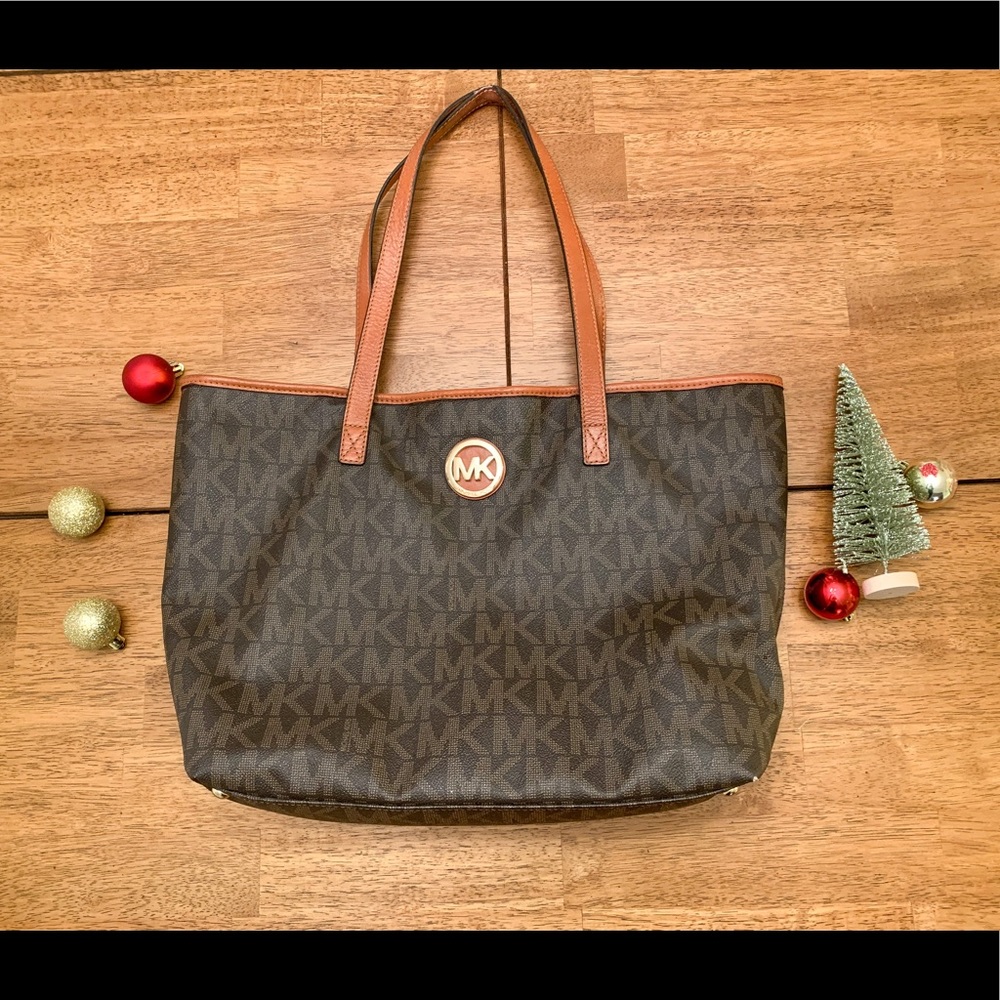 Michael Kors Signature Jet Set